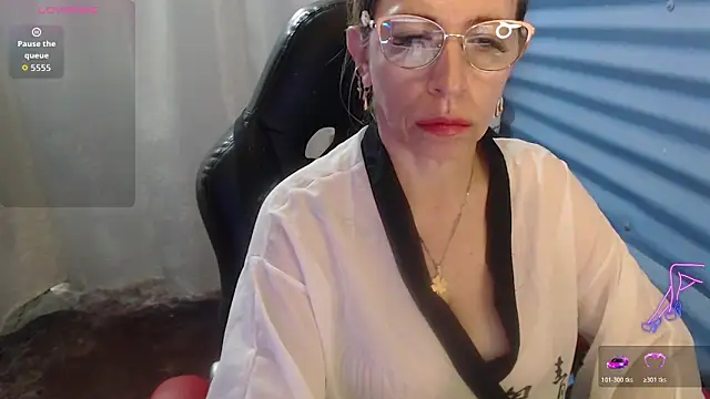 Snapshot of Chayla_Ruiz chatting on 06-11-26, 12:47 Chayla Ruiz online show from 06-11-26, 12:47