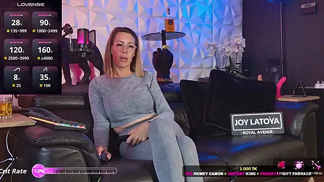 Snapshot of Joy_Latoya chatting on 05-11-26, 09:04 Joy Latoya online show from 05-11-26, 09:04