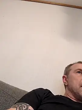 mustang69696 online show from 10-22-25, 09:25