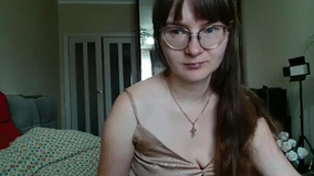 Snapshot of KiraGoldens chatting on 06-17-26, 06:27 KiraGoldens online show from 06-17-26, 06:27