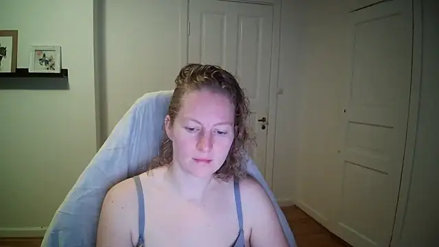 Girlnina-1995 online show from 10-31-25, 07:42