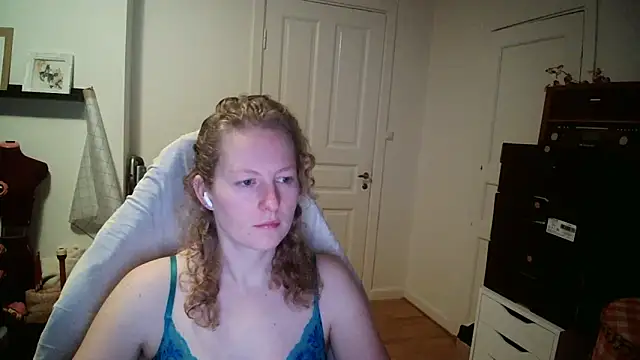 Girlnina-1995 online show from 12-16-25, 10:31