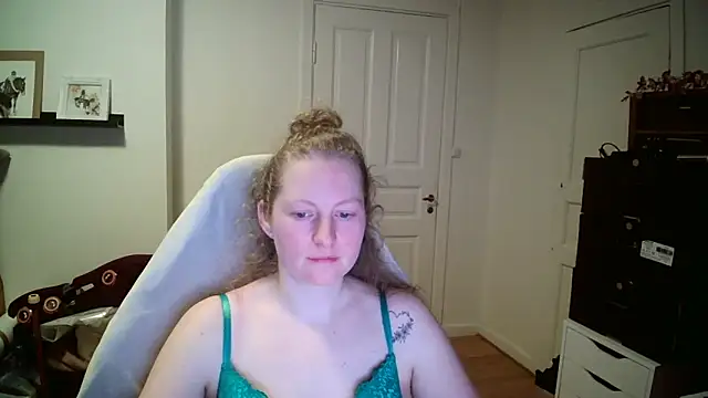 Girlnina-1995 online show from 02-09-26, 08:13