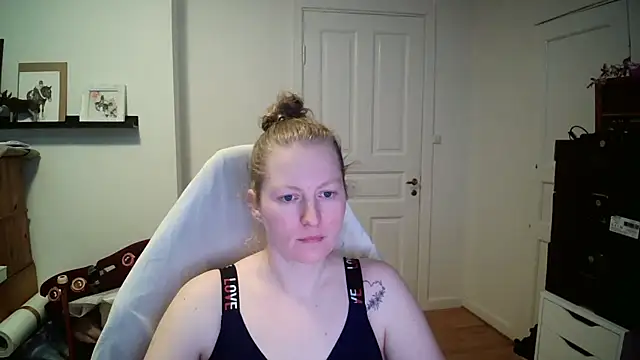 Girlnina-1995 online show from 02-20-26, 09:43