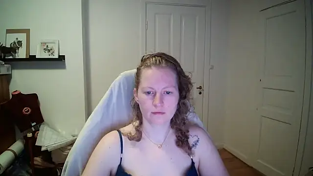 Snapshot of Girlnina-1995 chatting on 03-04-26, 08:42 Girlnina-1995 online show from 03-04-26, 08:42