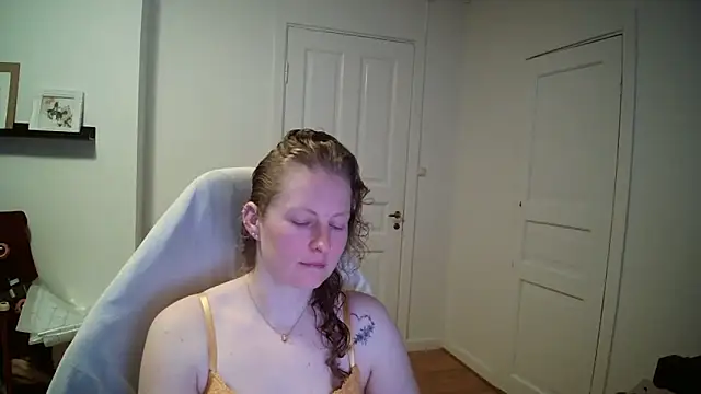 Snapshot of Girlnina-1995 chatting on 03-09-26, 07:56 Girlnina-1995 online show from 03-09-26, 07:56