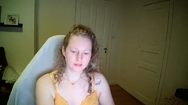 Snapshot of Girlnina-1995 chatting on 03-09-26, 09:08 Girlnina-1995 online show from 03-09-26, 09:08