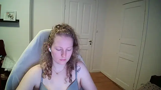 Snapshot of Girlnina-1995 chatting on 03-10-26, 09:14 Girlnina-1995 online show from 03-10-26, 09:14