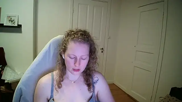 Snapshot of Girlnina-1995 chatting on 03-11-26, 09:54 Girlnina-1995 online show from 03-11-26, 09:54