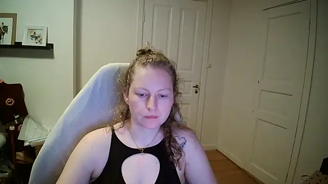 Snapshot of Girlnina-1995 chatting on 03-17-26, 07:50 Girlnina-1995 online show from 03-17-26, 07:50