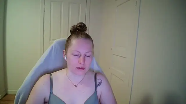 Snapshot of Girlnina-1995 chatting on 03-30-26, 07:31 Girlnina-1995 online show from 03-30-26, 07:31