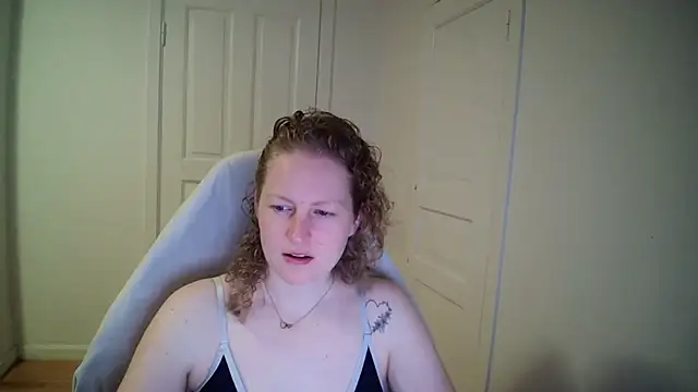 Snapshot of Girlnina-1995 chatting on 04-07-26, 07:20 Girlnina-1995 online show from 04-07-26, 07:20