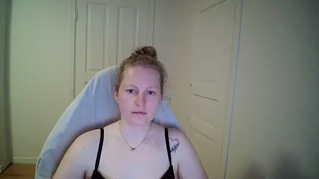 Snapshot of Girlnina-1995 chatting on 04-16-26, 02:29 Girlnina-1995 online show from 04-16-26, 02:29