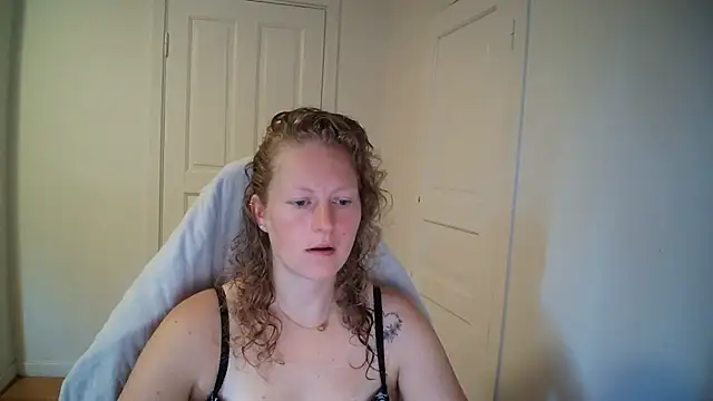Snapshot of Girlnina-1995 chatting on 07-21-26, 06:16 Girlnina-1995 online show from 07-21-26, 06:16