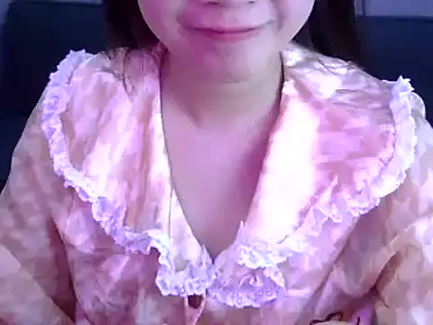 Snapshot of Bee_2k chatting on 06-18-26, 04:24 Bee 2k online show from 06-18-26, 04:24