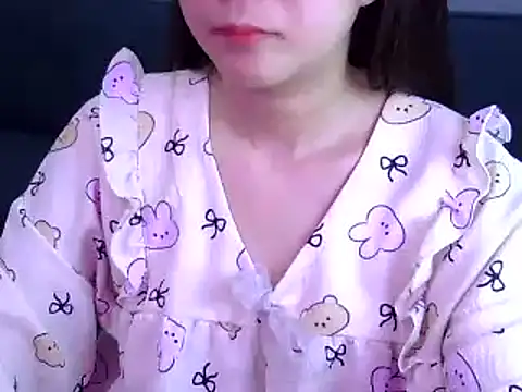Snapshot of Bee_2k chatting on 07-17-26, 04:19 Bee 2k online show from 07-17-26, 04:19