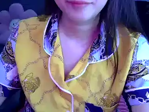 Snapshot of Bee_2k chatting on 07-18-26, 04:16 Bee 2k online show from 07-18-26, 04:16