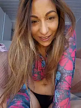 Snapshot of Lola-Roxx chatting on 05-14-26, 01:29 Lola-Roxx online show from 05-14-26, 01:29