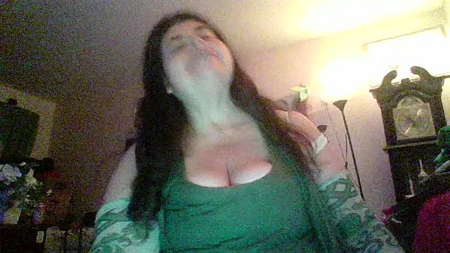 Snapshot of proprijectchampagne chatting on 10-17-25, 12:30 proprijectchampagne online show from 10-17-25, 12:30