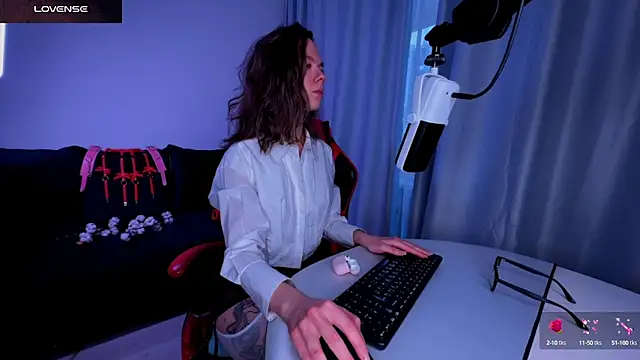 Snapshot of DivineBite chatting on 02-27-25, 01:28 DivineBite online show from 02-27-25, 01:28