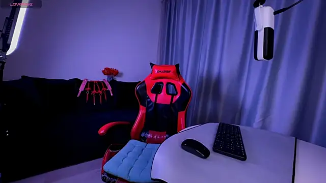 Snapshot of DivineBite chatting on 03-22-25, 06:14 DivineBite online show from 03-22-25, 06:14