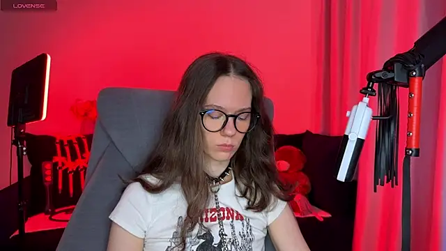 Snapshot of DivineBite chatting on 09-13-25, 02:28 DivineBite online show from 09-13-25, 02:28