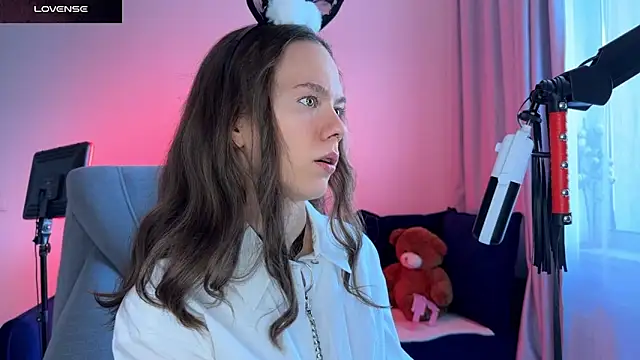 Snapshot of DivineBite chatting on 09-17-25, 02:08 DivineBite online show from 09-17-25, 02:08