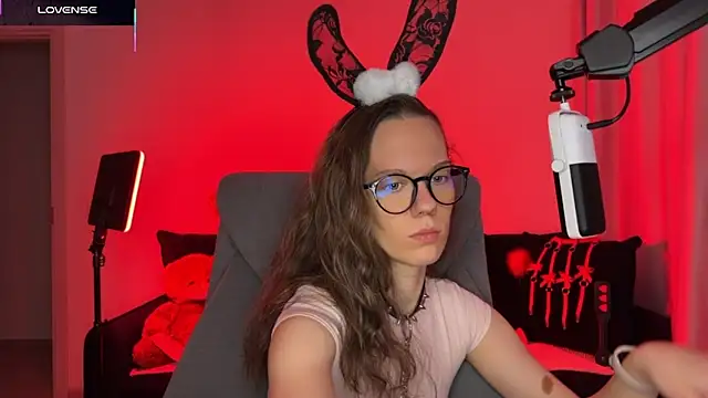 Snapshot of DivineBite chatting on 10-10-25, 03:44 DivineBite online show from 10-10-25, 03:44