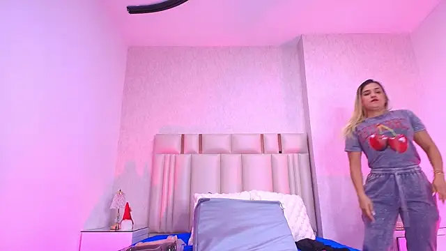  carolina fox online show from 11-21-25, 03:16