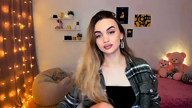 Snapshot of aPieceOfJoy chatting on 12-17-24, 08:32 aPieceOfJoy online show from 12-17-24, 08:32