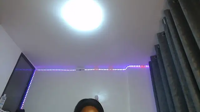 Snapshot of peeky_pinky chatting on 05-31-26, 04:20 peeky pinky online show from 05-31-26, 04:20
