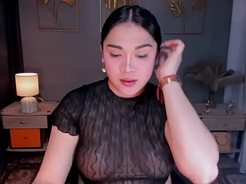 Snapshot of MaxeneCullens chatting on 11-05-25, 05:29 MaxeneCullens online show from 11-05-25, 05:29