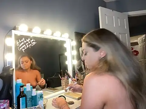 Snapshot of Alexaluxee chatting on 10-18-25, 07:25 Alexaluxee online show from 10-18-25, 07:25