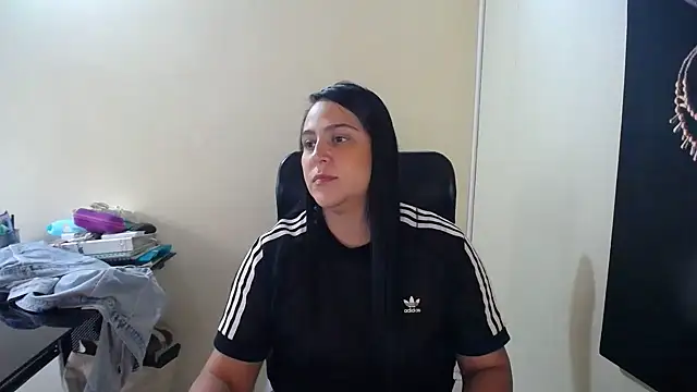 Snapshot of kendall_52 chatting on 02-20-25, 01:51 kendall 52 online show from 02-20-25, 01:51