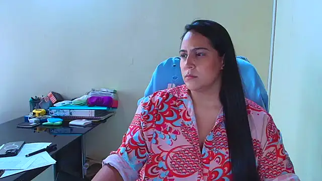 Snapshot of kendall_52 chatting on 10-25-25, 05:30 kendall 52 online show from 10-25-25, 05:30