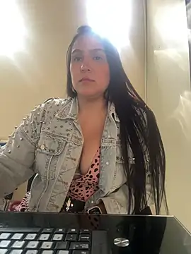 Snapshot of kendall_52 chatting on 01-09-26, 03:04 kendall 52 online show from 01-09-26, 03:04