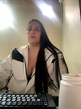 Snapshot of kendall_52 chatting on 01-13-26, 04:45 kendall 52 online show from 01-13-26, 04:45