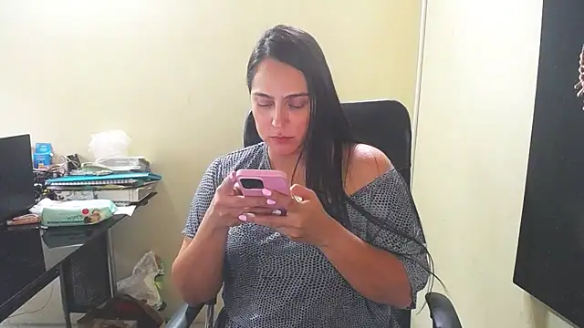 Snapshot of kendall_52 chatting on 02-16-26, 04:47 kendall 52 online show from 02-16-26, 04:47