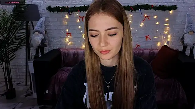 Snapshot of Adelyna_Bird chatting on 12-21-24, 11:44 Adelyna Bird online show from 12-21-24, 11:44