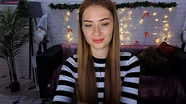 Snapshot of Adelyna_Bird chatting on 12-22-24, 10:28 Adelyna Bird online show from 12-22-24, 10:28