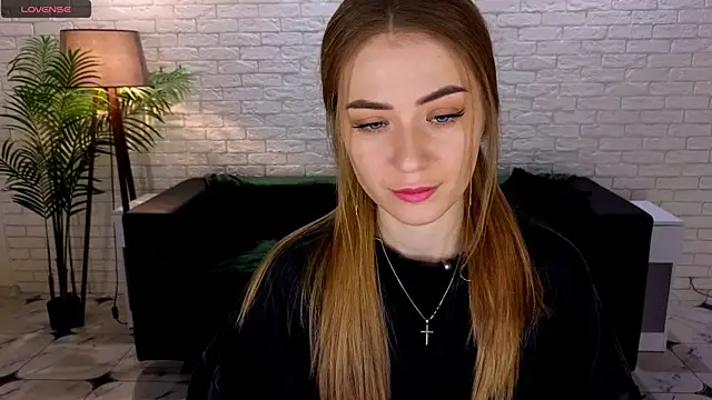 Snapshot of Adelyna_Bird chatting on 03-07-25, 07:30 Adelyna Bird online show from 03-07-25, 07:30