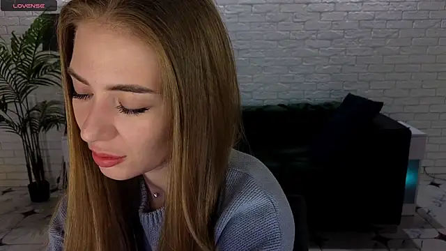 Snapshot of Adelyna_Bird chatting on 10-03-25, 06:32 Adelyna Bird online show from 10-03-25, 06:32