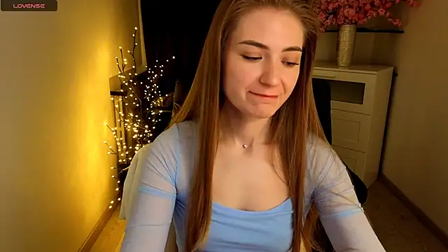 Snapshot of Adelyna_Bird chatting on 05-18-26, 07:03 Adelyna Bird online show from 05-18-26, 07:03