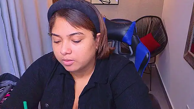 Snapshot of Kenya--Buhle chatting on 06-16-26, 11:13 Kenya--Buhle online show from 06-16-26, 11:13