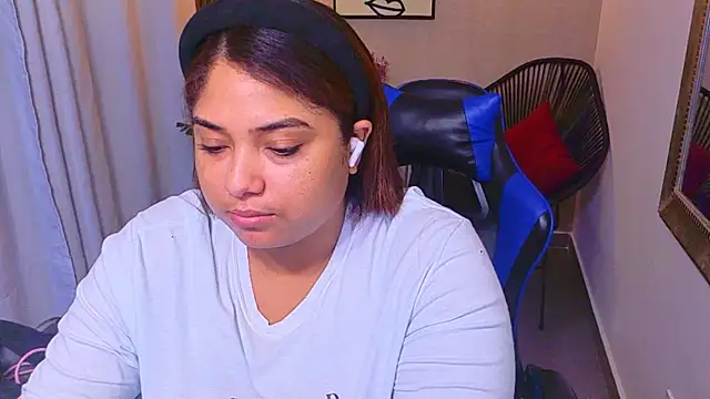 Snapshot of Kenya--Buhle chatting on 06-19-26, 11:14 Kenya--Buhle online show from 06-19-26, 11:14