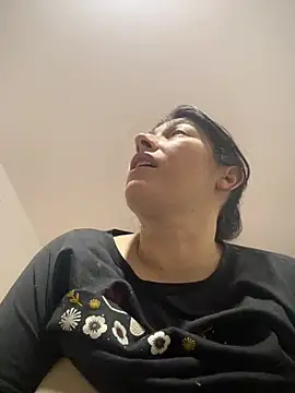 Snapshot of andreaisis2 chatting on 01-18-26, 05:50 andreaisis2 online show from 01-18-26, 05:50