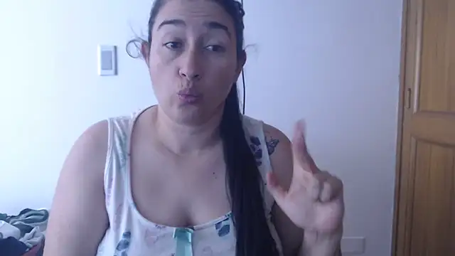 Snapshot of andreaisis2 chatting on 03-28-26, 07:13 andreaisis2 online show from 03-28-26, 07:13