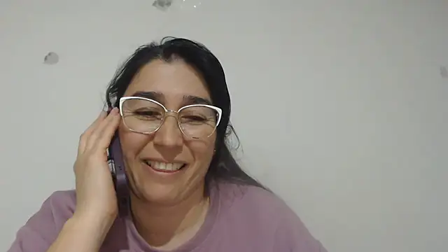 Snapshot of andreaisis2 chatting on 06-23-26, 02:42 andreaisis2 online show from 06-23-26, 02:42