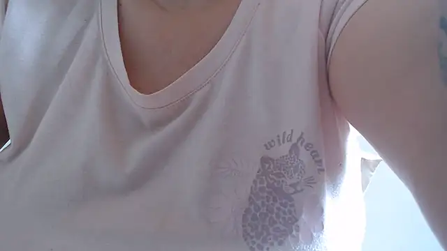 Snapshot of andreaisis2 chatting on 06-25-26, 06:12 andreaisis2 online show from 06-25-26, 06:12