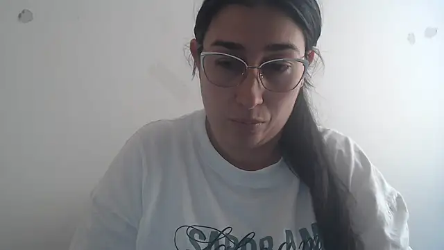 Snapshot of andreaisis2 chatting on 07-01-26, 08:19 andreaisis2 online show from 07-01-26, 08:19